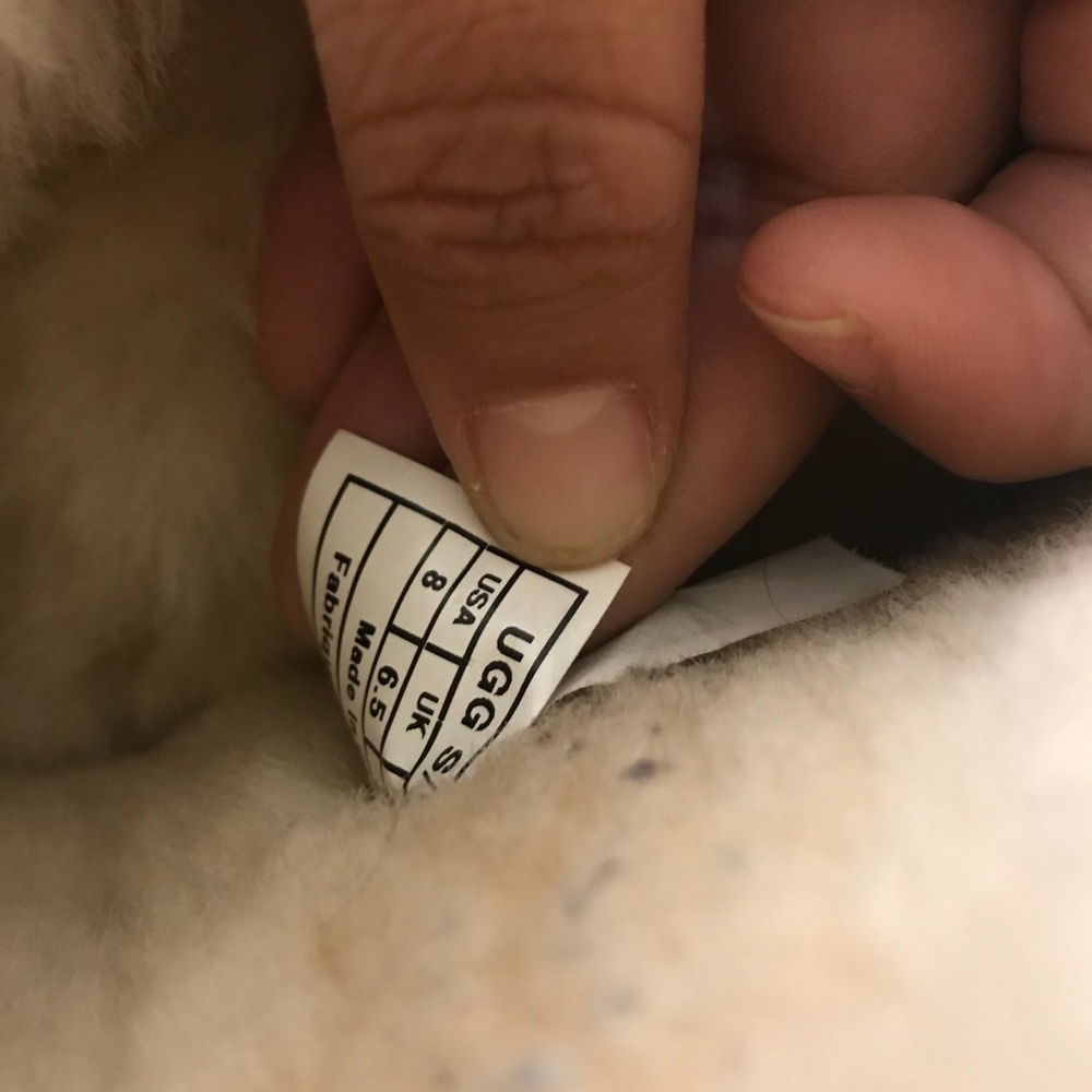 UGG BAILEY BUTTONS (Chestnut)